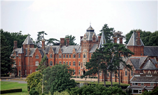 Framlingham collage main   building